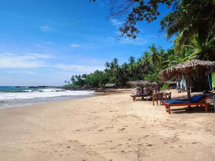 Deshan Homestay&Restaurant Tangalle Bagian luar foto