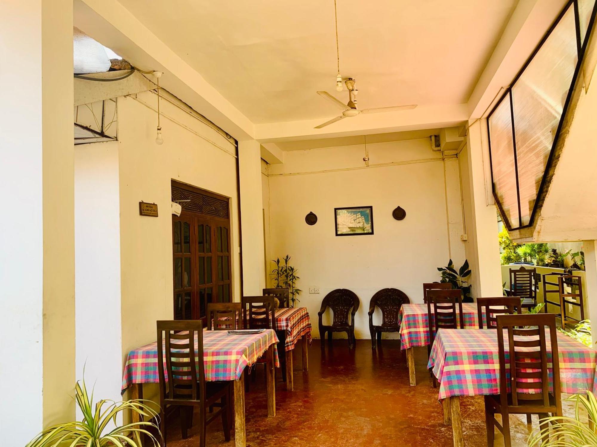 Deshan Homestay&Restaurant Tangalle Bagian luar foto